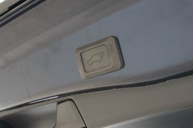 Used 2022 Toyota RAV4 XLE w/ Convenience Package FWD image 15