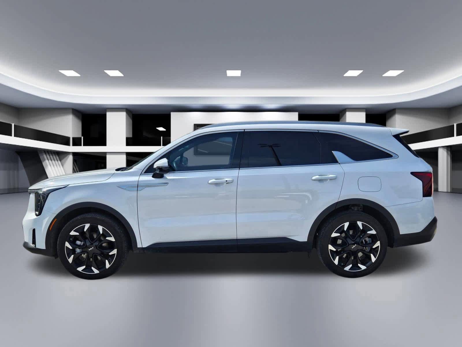 Certified 2025 Kia Sorento EX w/ Panoramic Sunroof Package FWD image 3