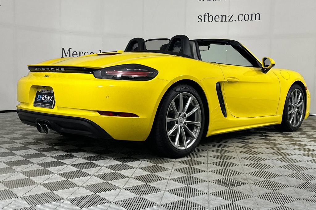 Used 2017 Porsche 718 Boxster RWD image 4