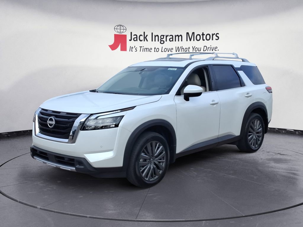 New 2025 Nissan Pathfinder SL image 1