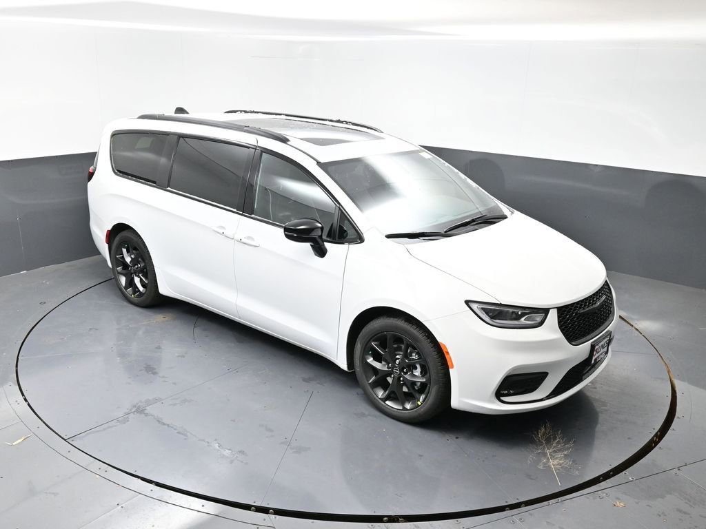 New 2026 Chrysler Pacifica Limited w/ S Appearance Package FWD image 35