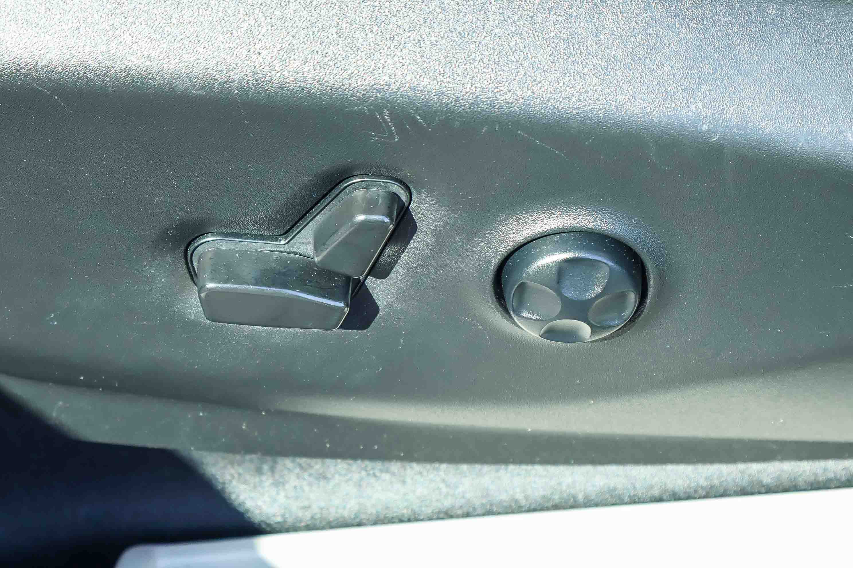 Used 2023 Chrysler Pacifica Touring-L image 11