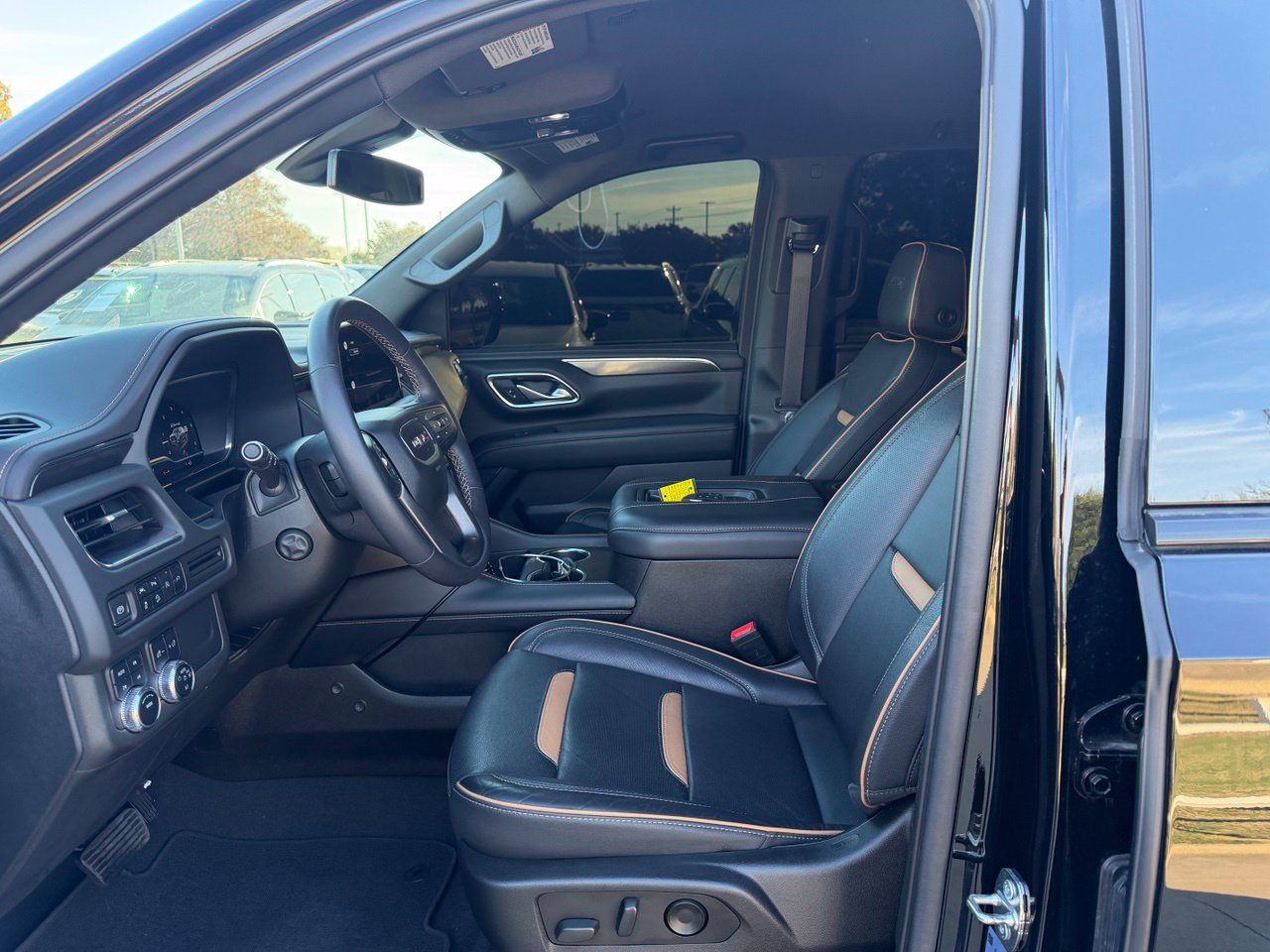 Used 2022 GMC Yukon AT4 AWD/4WD image 6