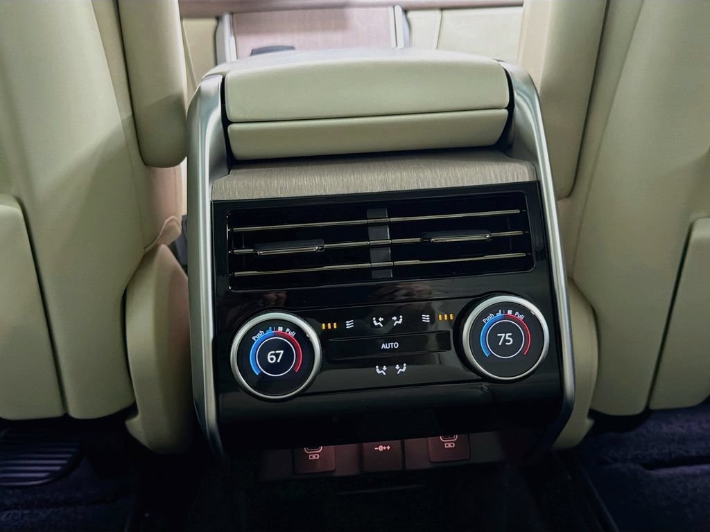 Certified 2025 Land Rover Range Rover SE AWD/4WD image 28