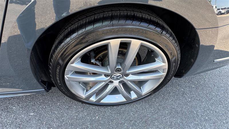 Used 2017 Volkswagen Passat 1.8T R-Line FWD image 28