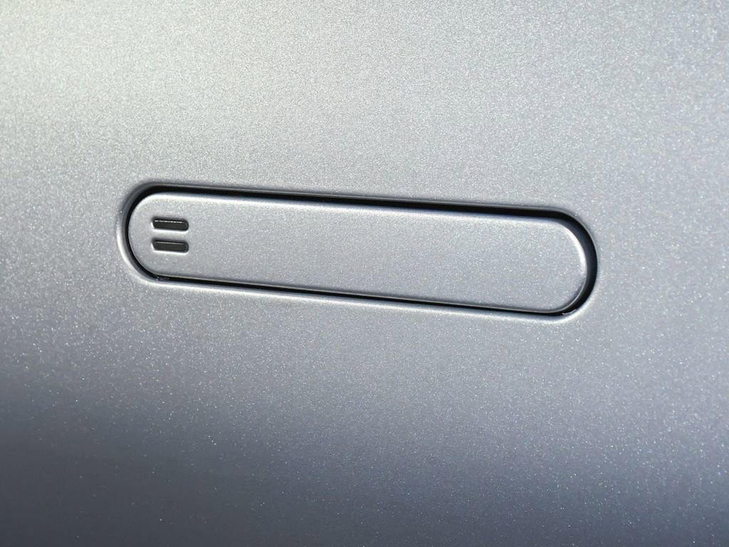 Used 2021 Aston Martin DBX image 12