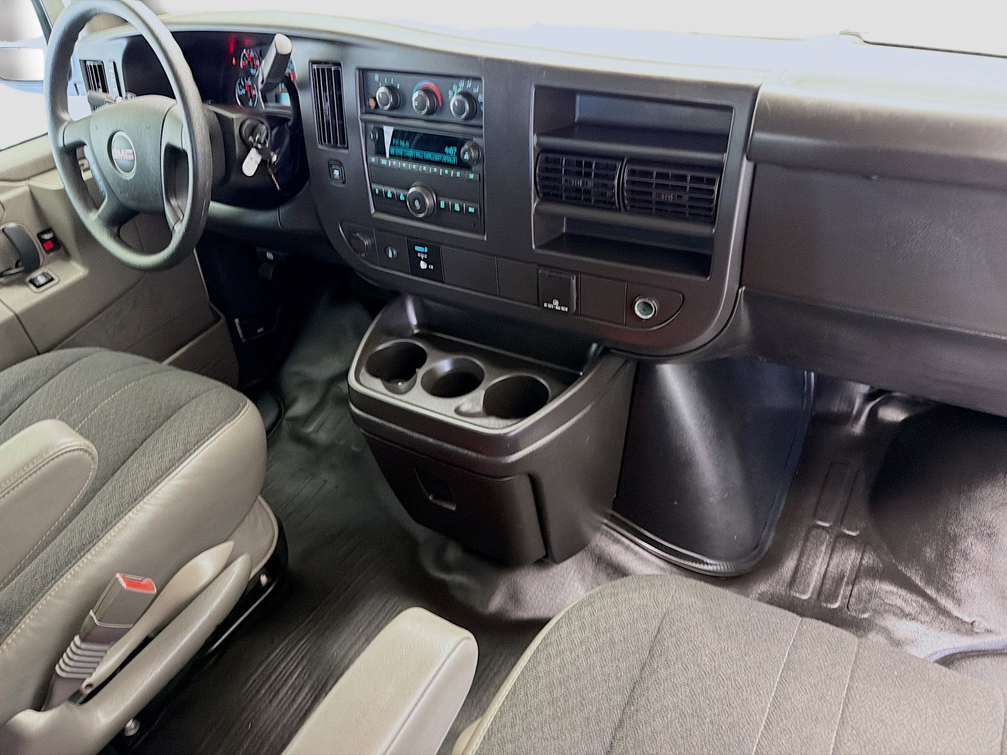 Used 2024 GMC Savana 2500 w/ Driver Convenience Package image 11