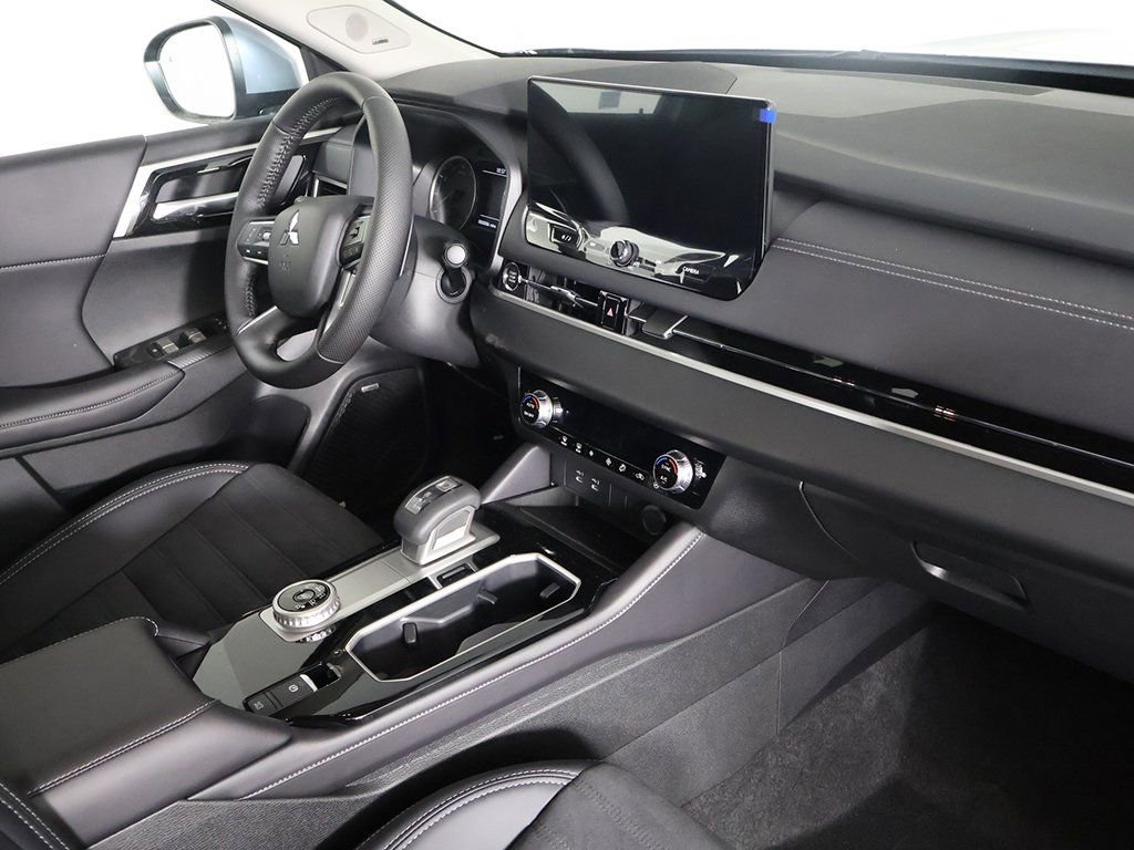 New 2026 Mitsubishi Outlander SE image 30