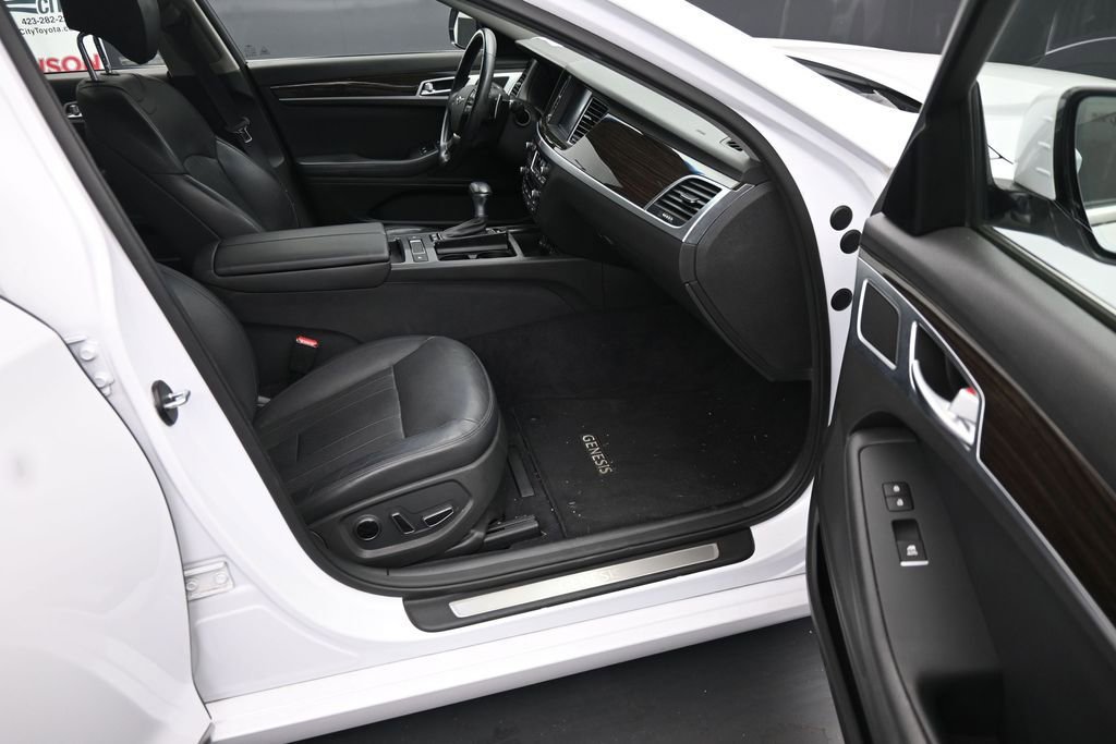 Used 2018 Genesis G80 3.8 RWD image 13