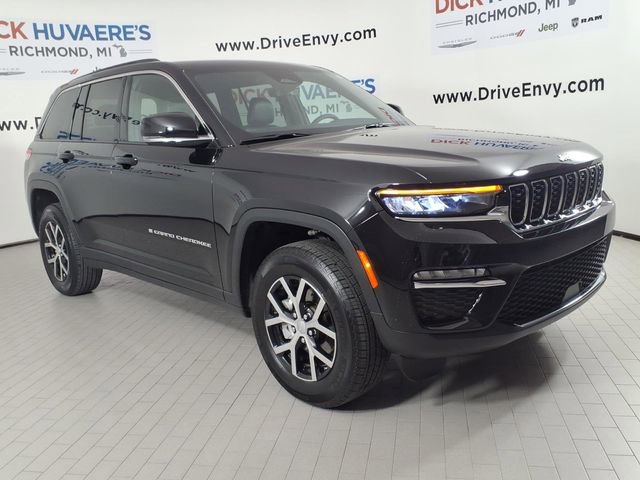 Used 2025 Jeep Grand Cherokee Limited AWD/4WD image 3