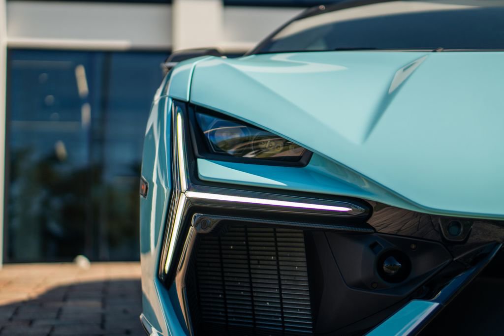 Used 2025 Lamborghini Revuelto image 10