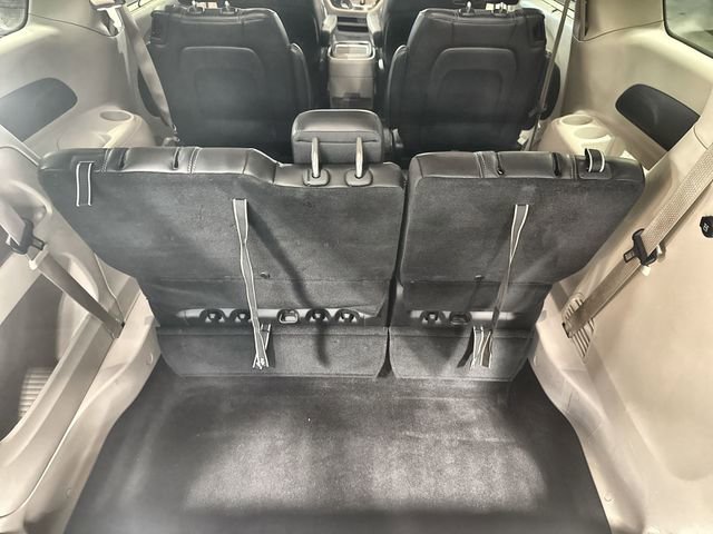 Used 2024 Chrysler Pacifica Touring-L FWD image 26
