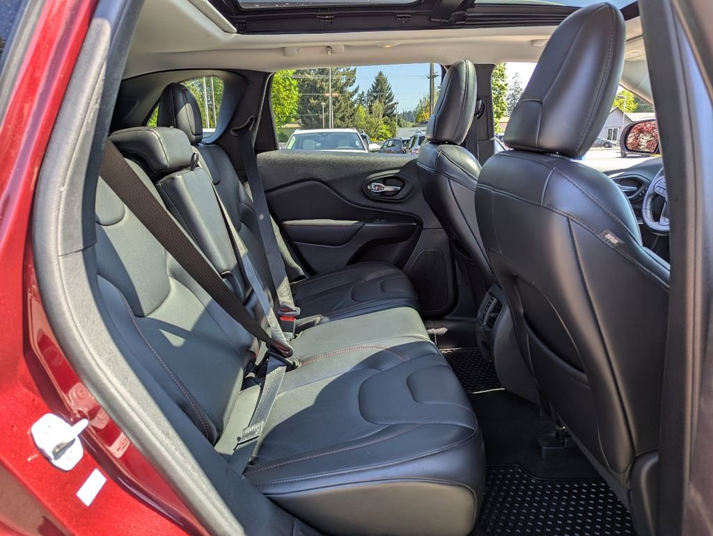 Used 2020 Jeep Cherokee Trailhawk AWD/4WD image 38