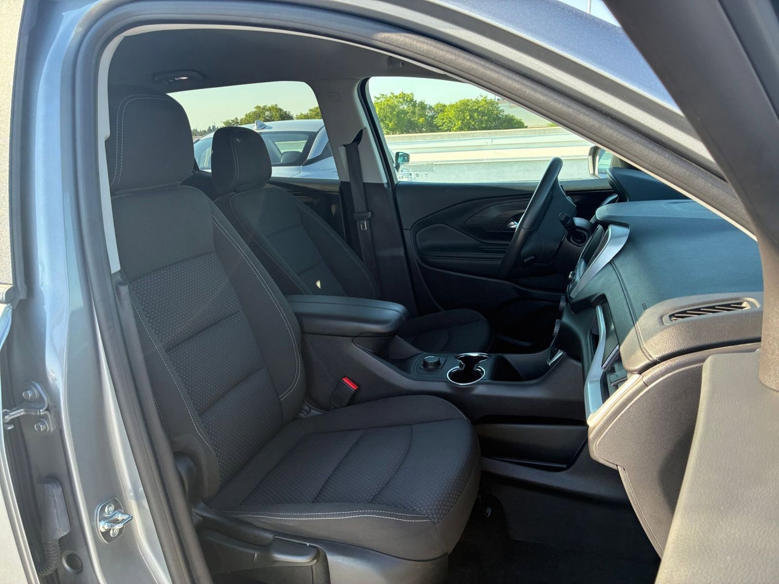 Used 2024 GMC Terrain SLE FWD image 35