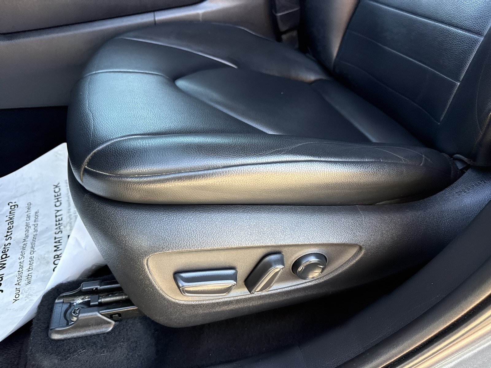 Used 2020 Toyota Highlander XLE FWD image 12