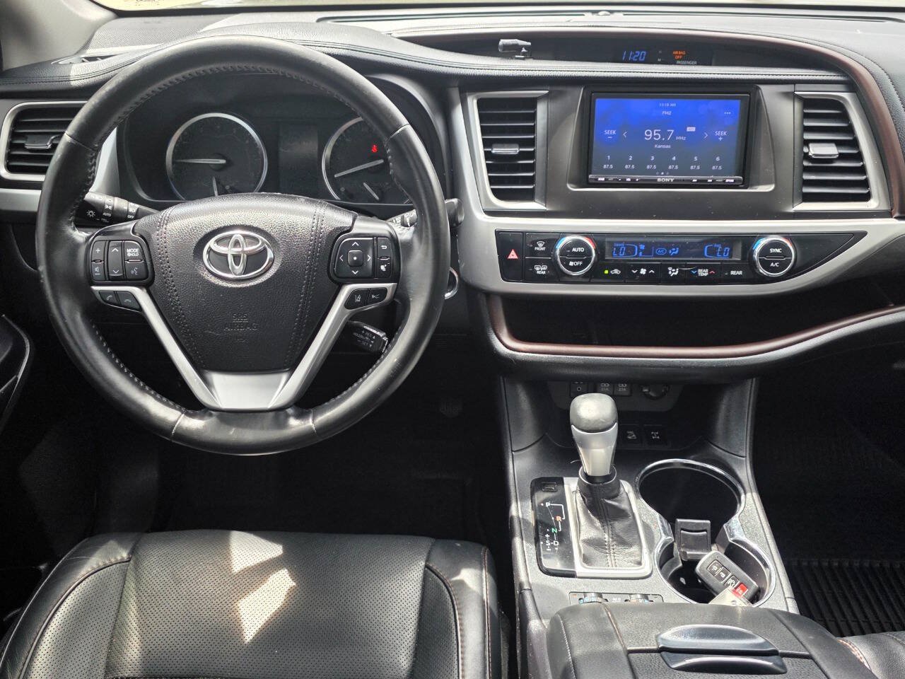 Used 2017 Toyota Highlander Limited AWD/4WD image 11