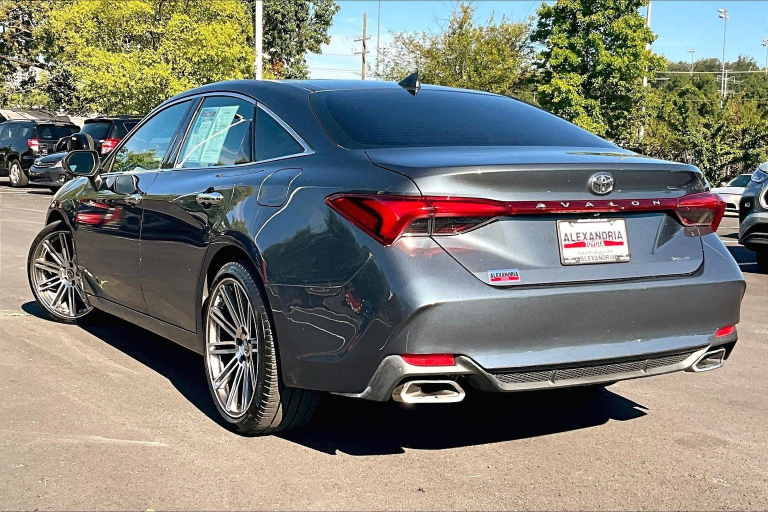 Used 2019 Toyota Avalon XLE w/ Moonroof Package FWD image 11
