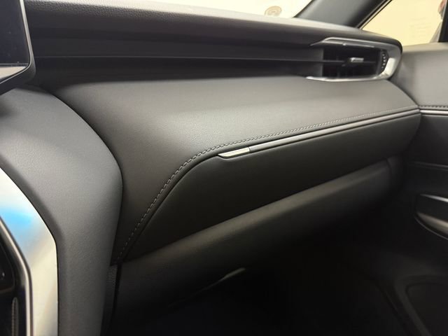 Used 2024 Toyota Venza XLE image 24
