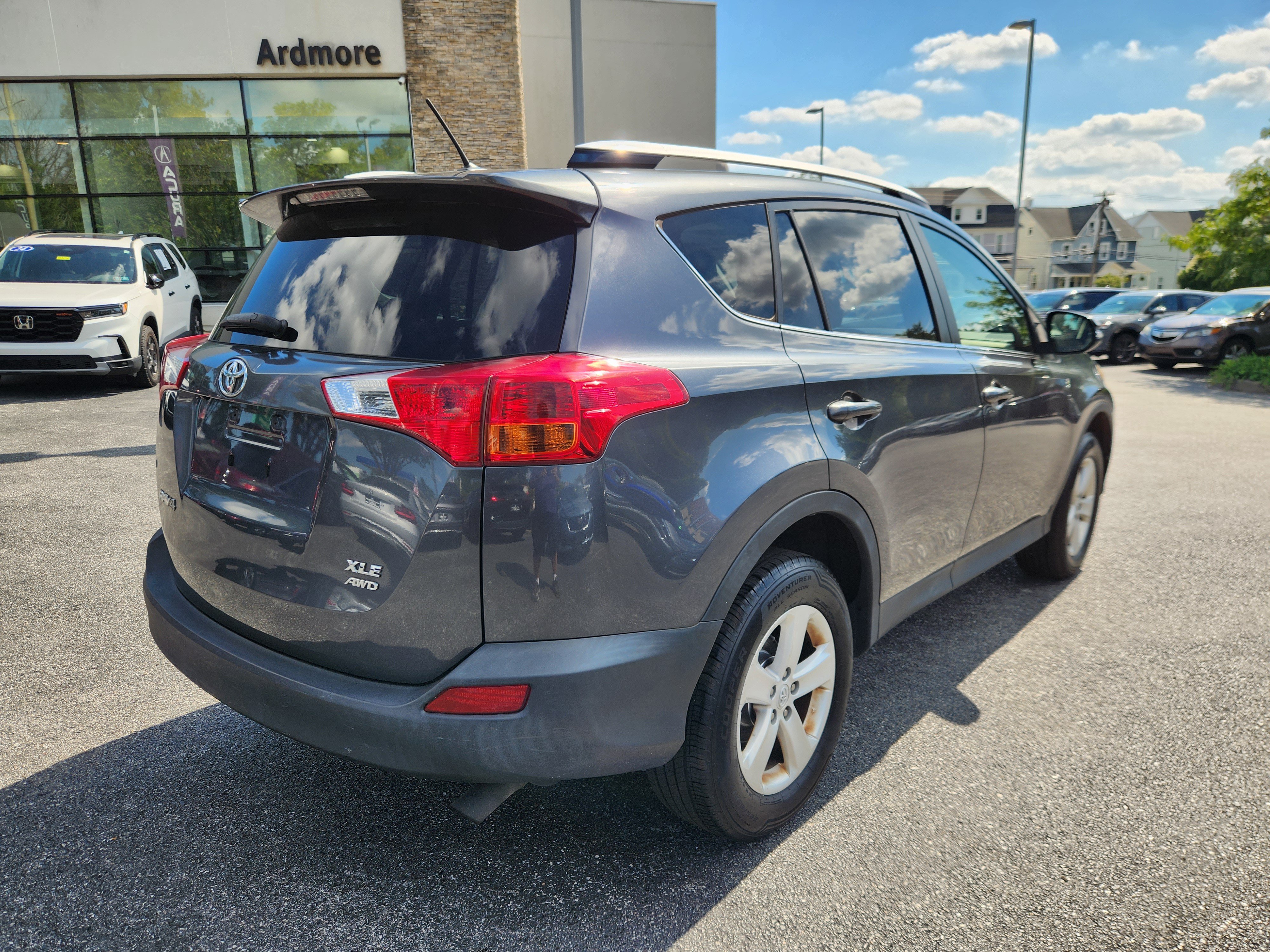 Used 2014 Toyota RAV4 XLE AWD/4WD image 4