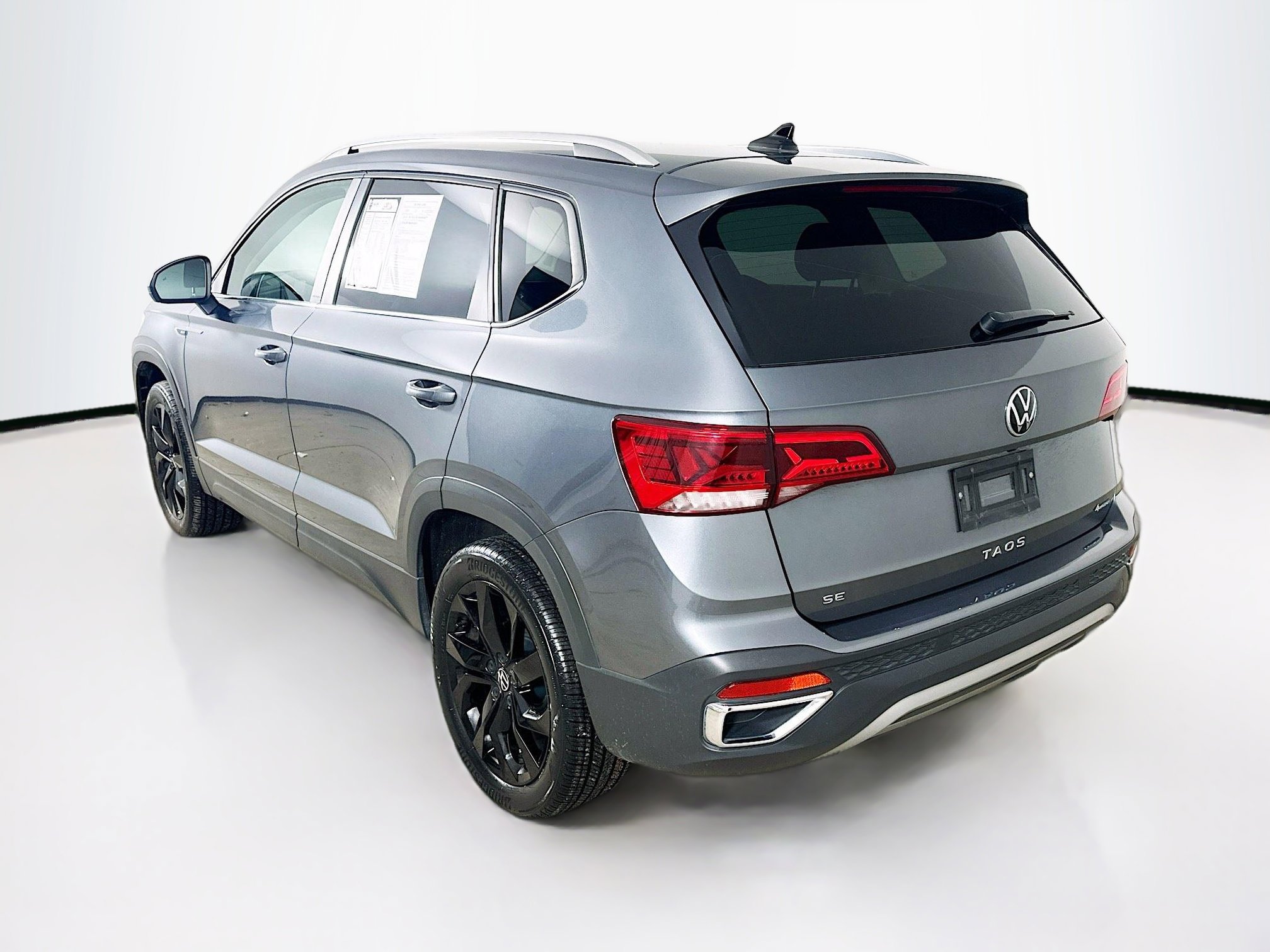 Used 2022 Volkswagen Taos SE w/ IQ.Drive SE Package image 8