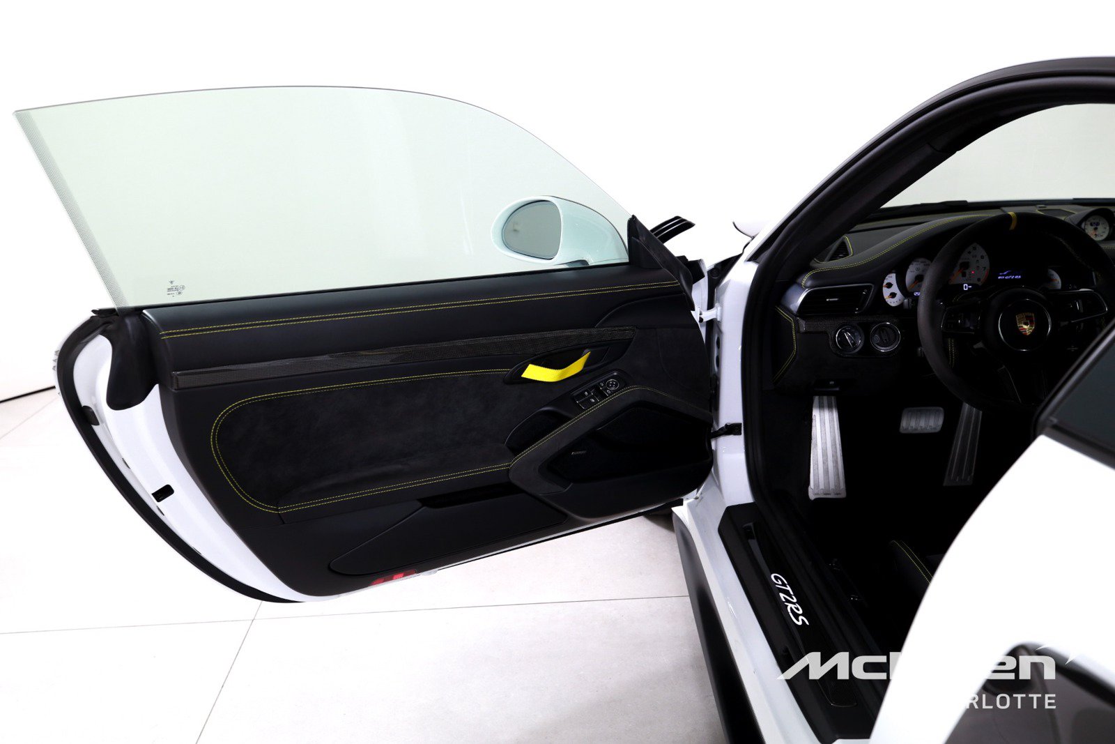 Used 2018 Porsche 911 GT2 RS w/ Weissach Package RWD image 10