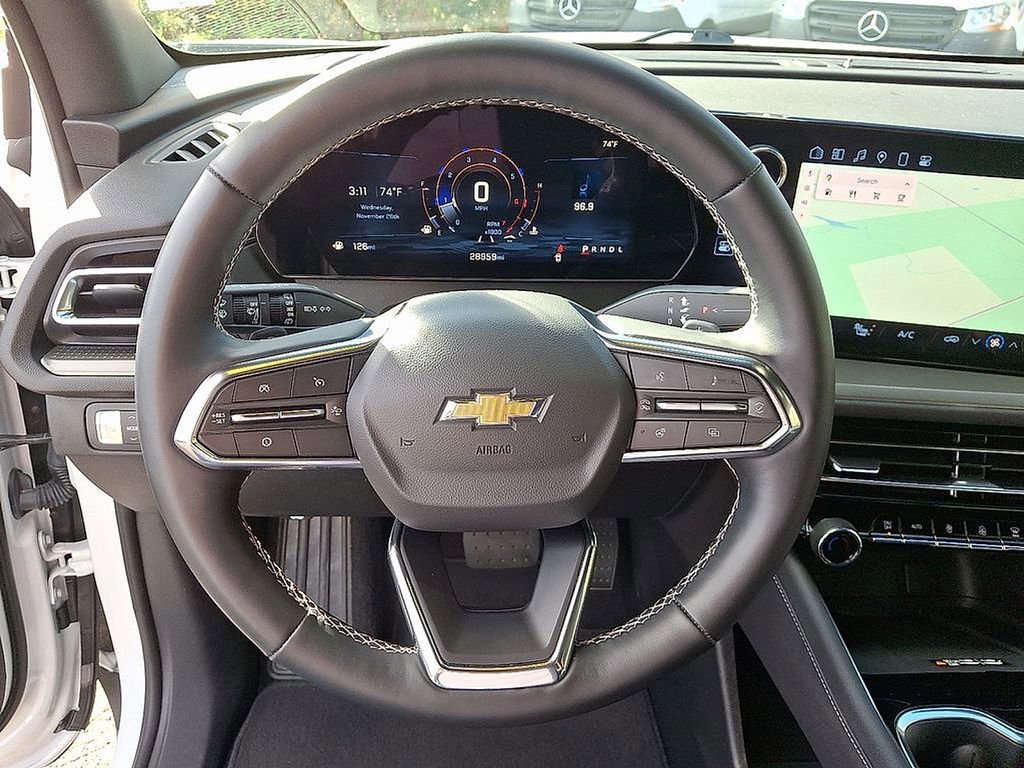 Used 2025 Chevrolet Traverse LT image 19