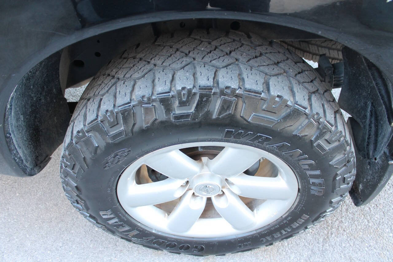 Used 2010 Nissan Titan SE RWD image 13