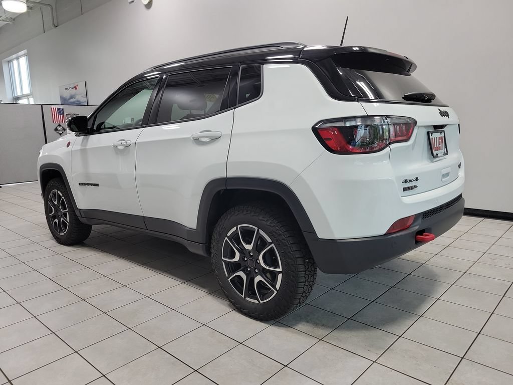 Used 2026 Jeep Compass Trailhawk AWD/4WD image 8