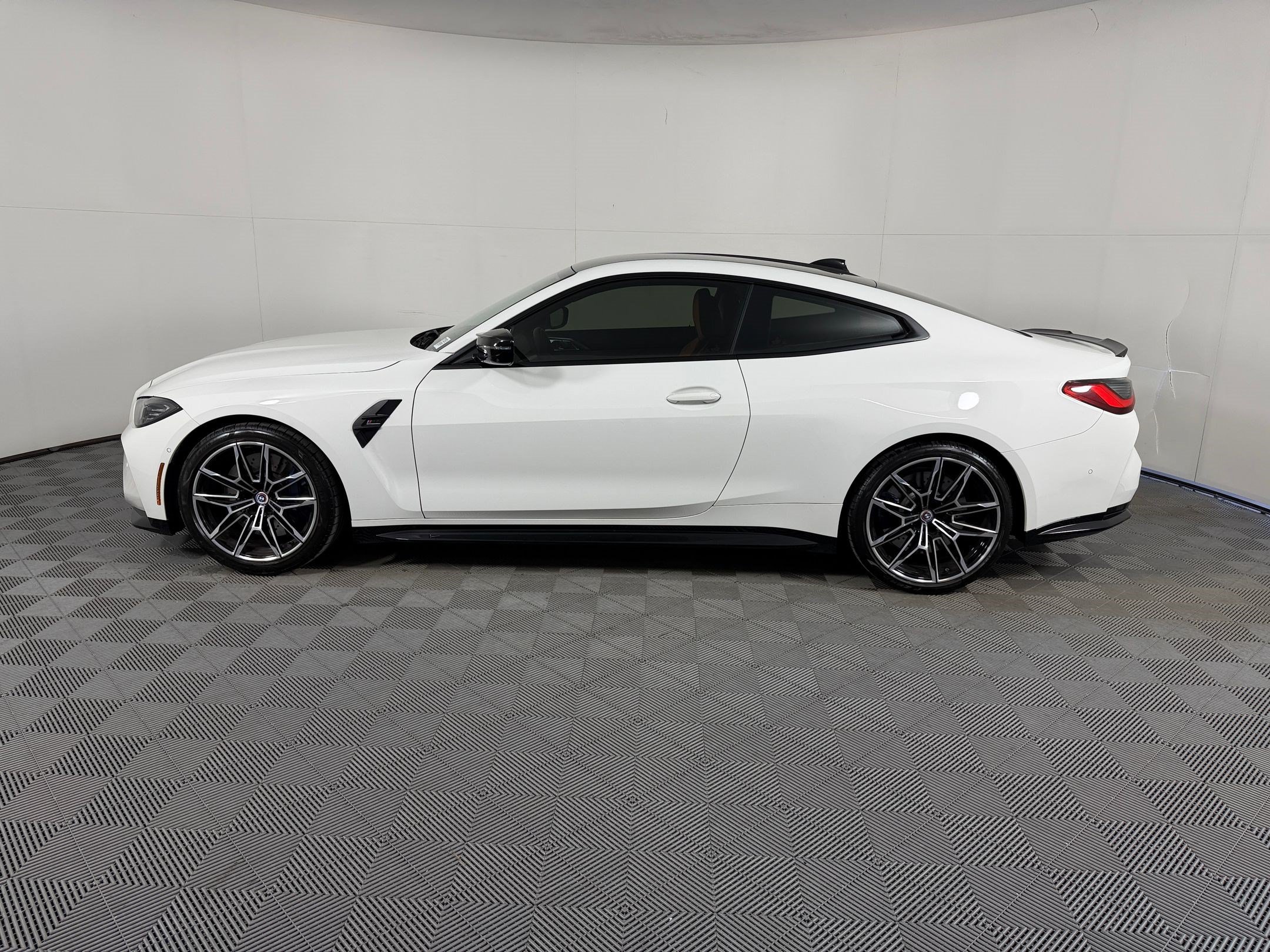 Used 2023 BMW M4 Competition w/ M Driver's Package RWD image 2
