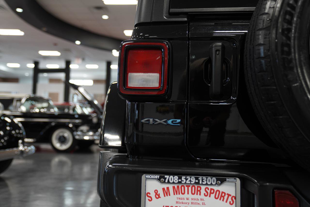 Used 2024 Jeep Wrangler Unlimited w/ Convenience Group AWD/4WD image 16