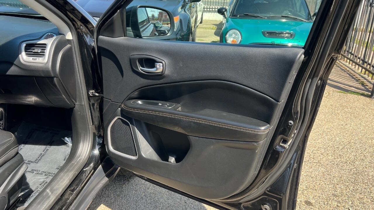 Used 2019 Jeep Compass Latitude AWD/4WD image 25