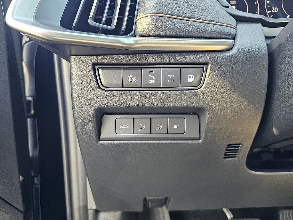 Certified 2025 MAZDA CX-70 Plug-In Hybrid w/ Premium Pkg AWD/4WD image 31