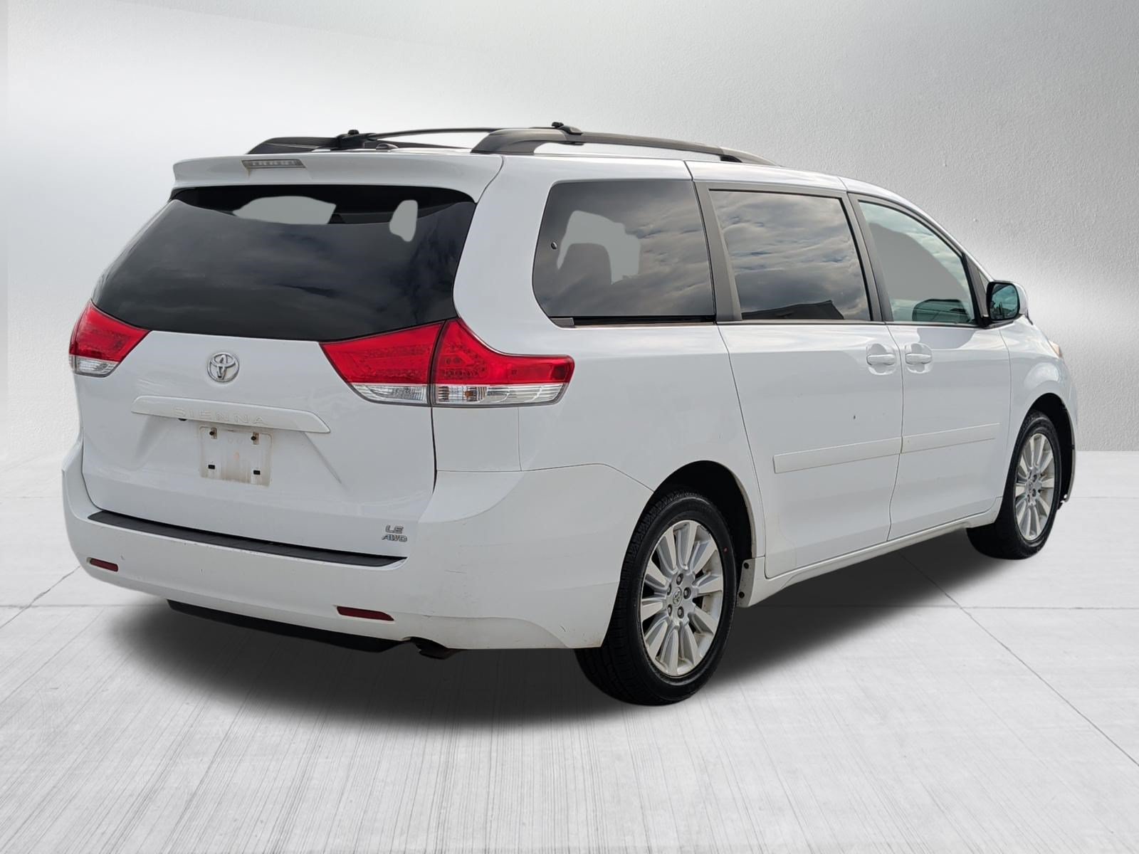 Used 2013 Toyota Sienna LE w/ Towing Pkg AWD/4WD image 7