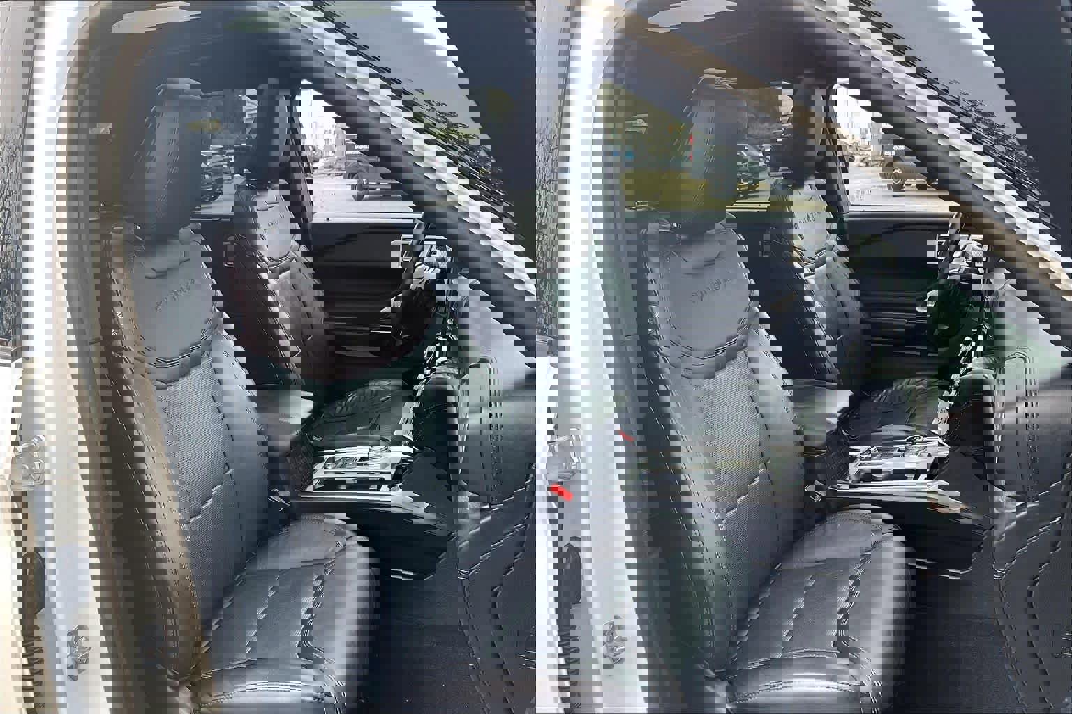 Used 2021 Ford Explorer Platinum w/ Premium Technology Package image 8