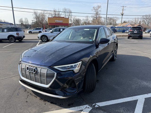 Used 2022 Audi e-tron Premium Plus w/ Premium Plus Package image 2