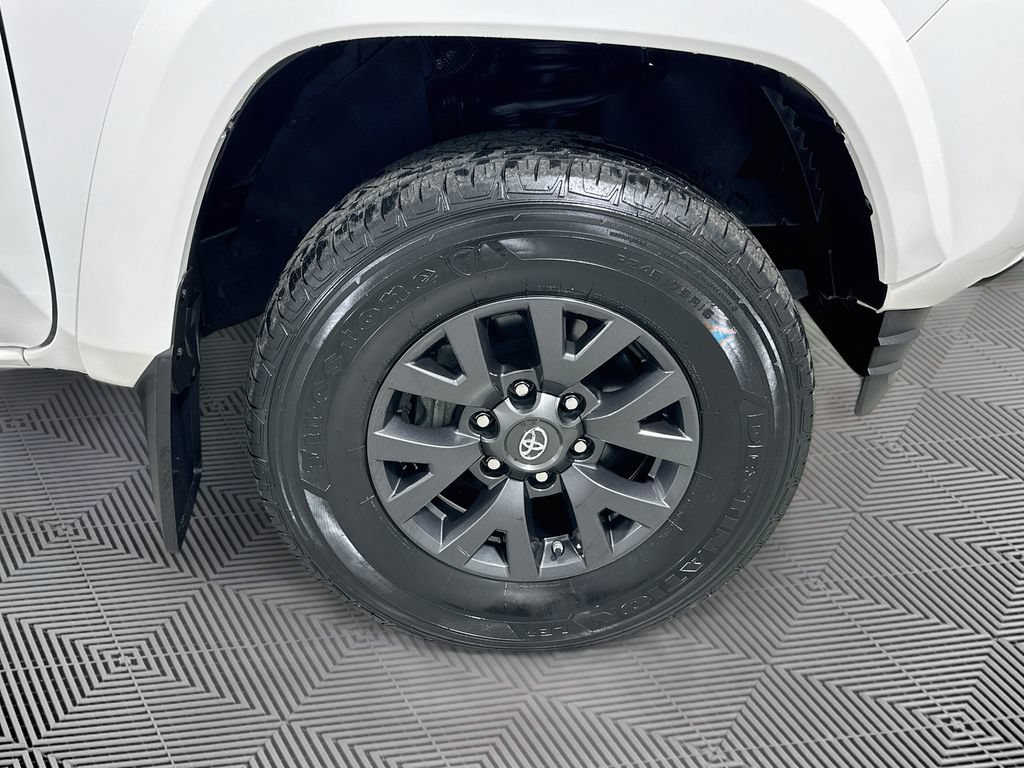 Used 2020 Toyota Tacoma SR5 AWD/4WD image 18