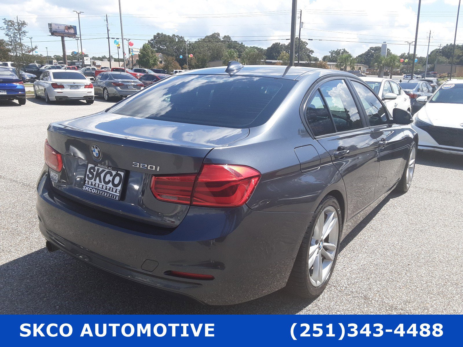 Used 2018 BMW 320i Sedan RWD image 5