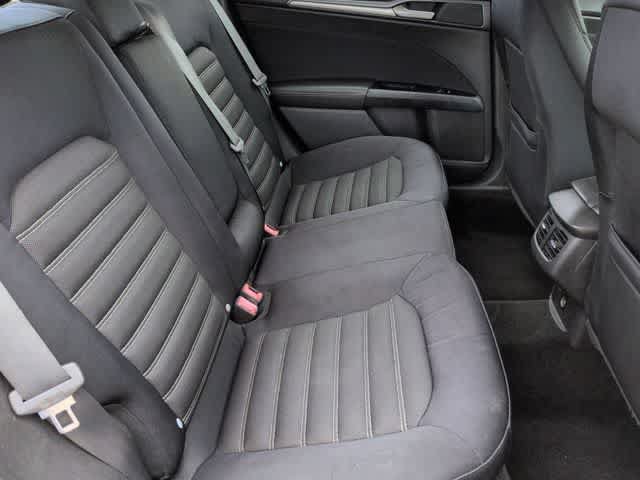 Used 2015 Ford Fusion SE FWD image 19