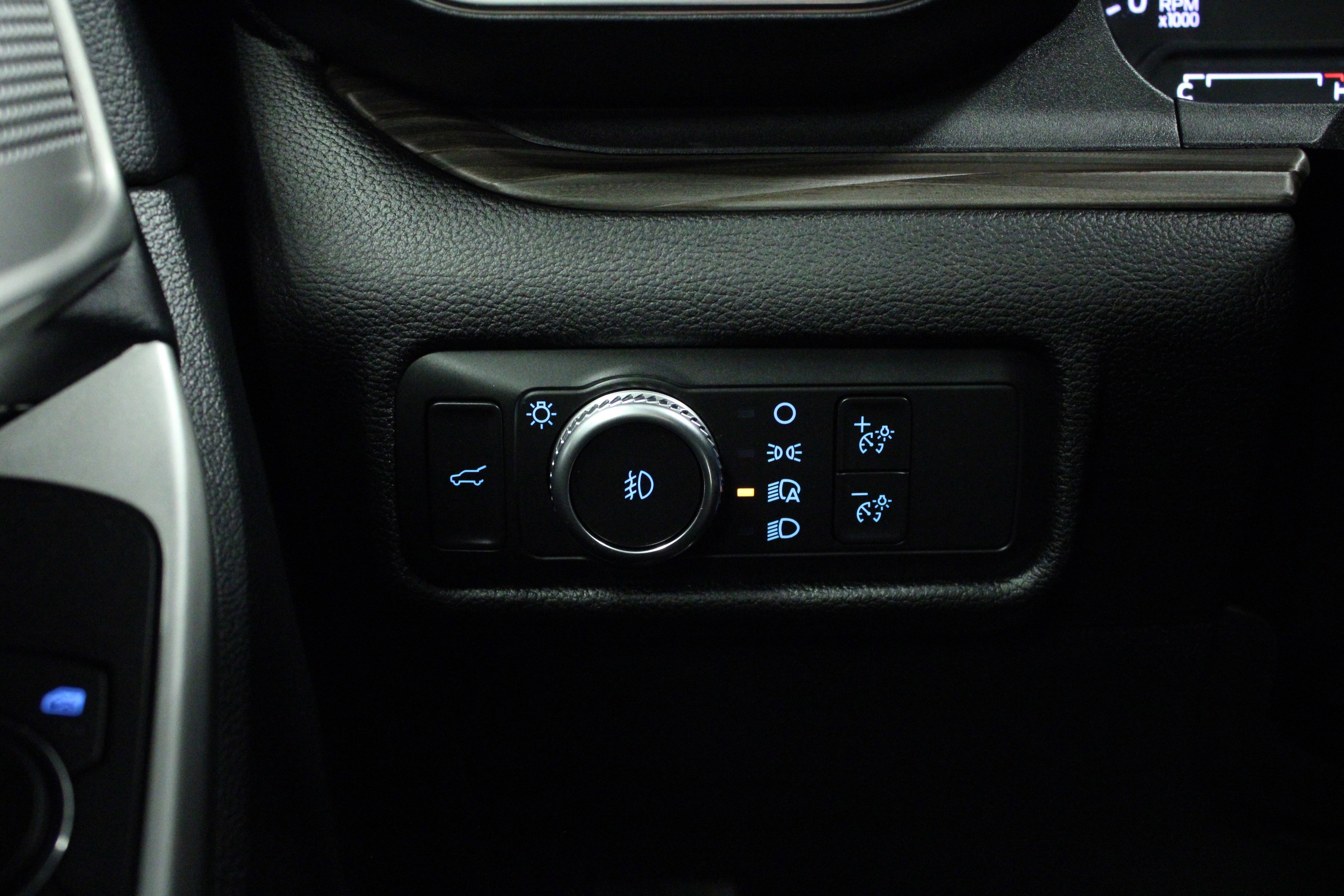 Used 2021 Ford Explorer Limited w/ Equipment Group 301A image 23