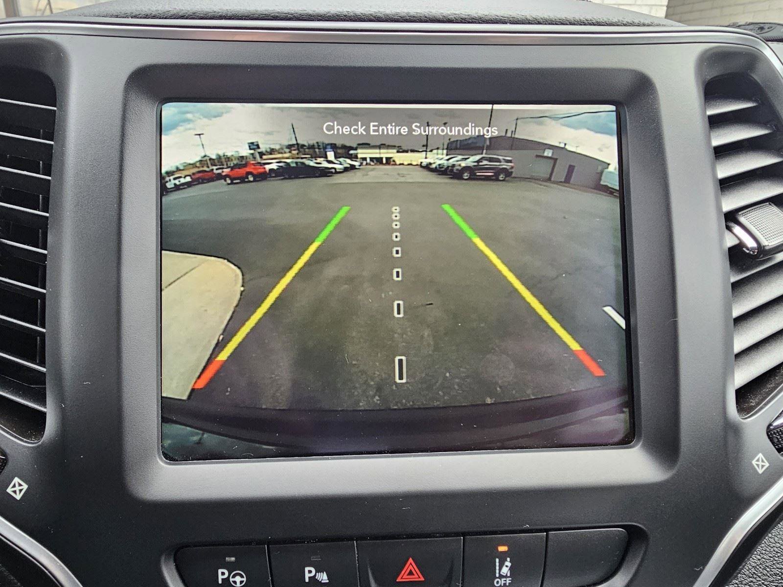 Used 2023 Jeep Cherokee Altitude Lux image 28