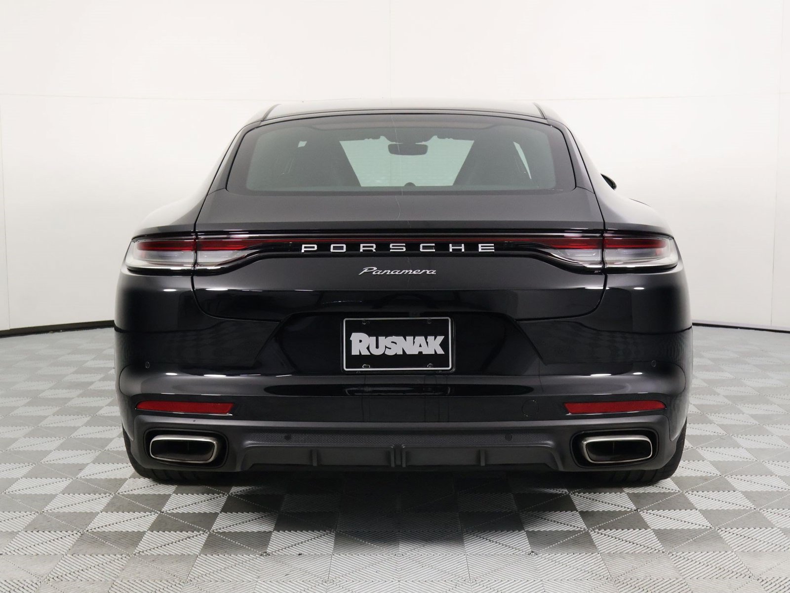 Certified 2023 Porsche Panamera RWD image 3
