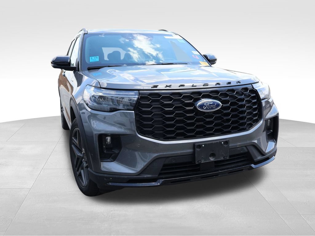 Used 2025 Ford Explorer ST-Line w/ ST-Line Street Pack AWD/4WD image 9