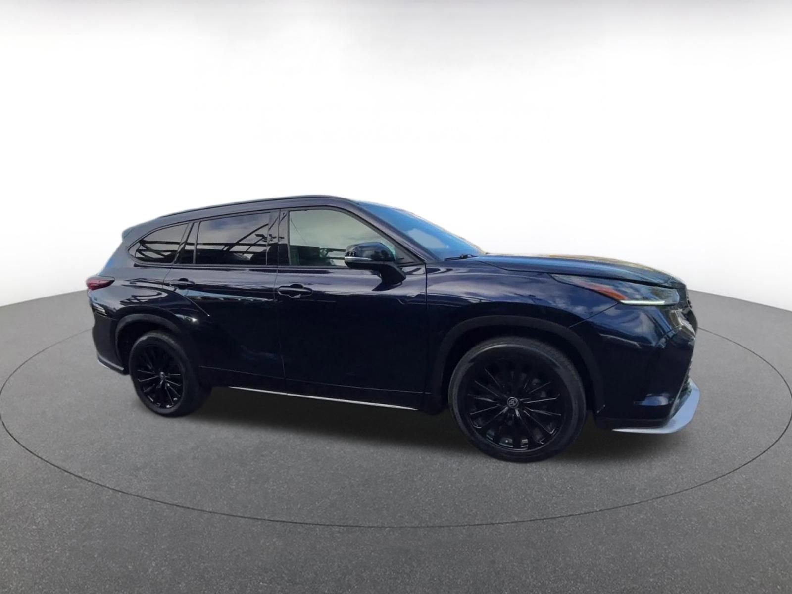 Used 2025 Toyota Highlander XSE video 2