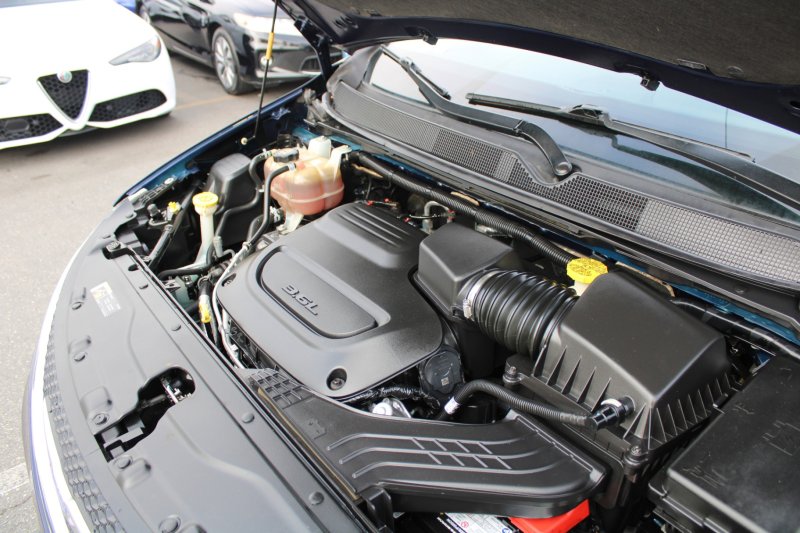 Used 2020 Chrysler Voyager LX image 22