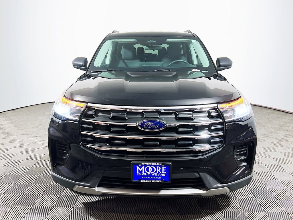 Used 2025 Ford Explorer Active AWD/4WD image 2