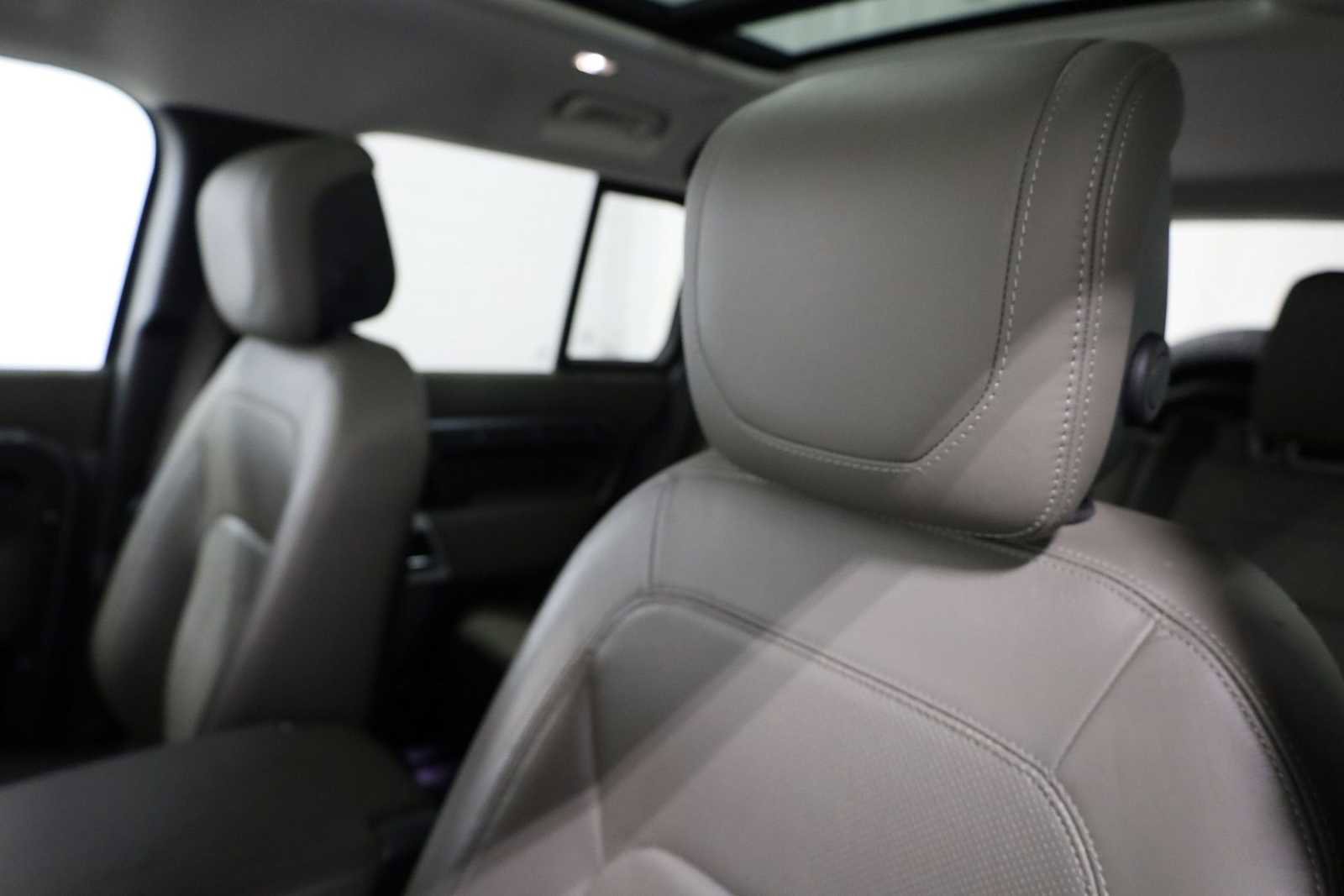 Used 2020 Land Rover Defender 110 SE image 18