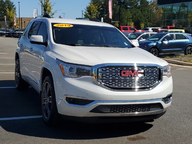 Used 2019 GMC Acadia Denali w/ Technology Package FWD image 3