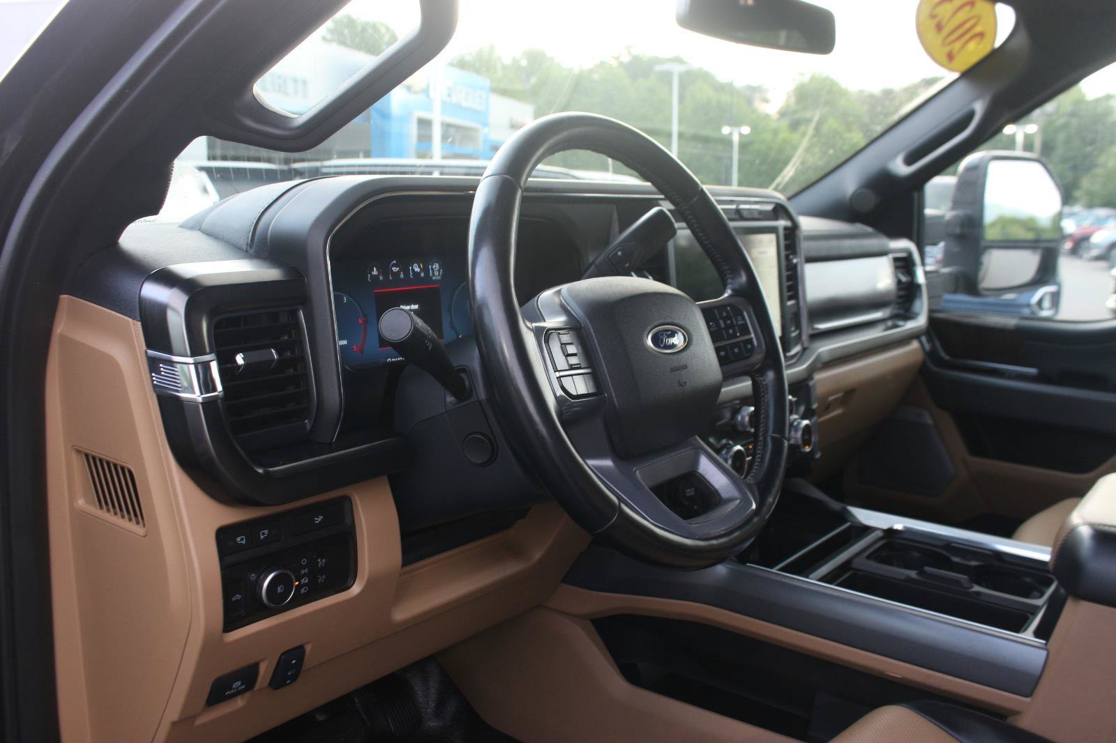 Used 2023 Ford F250 Lariat w/ Sport Appearance Package AWD/4WD image 17