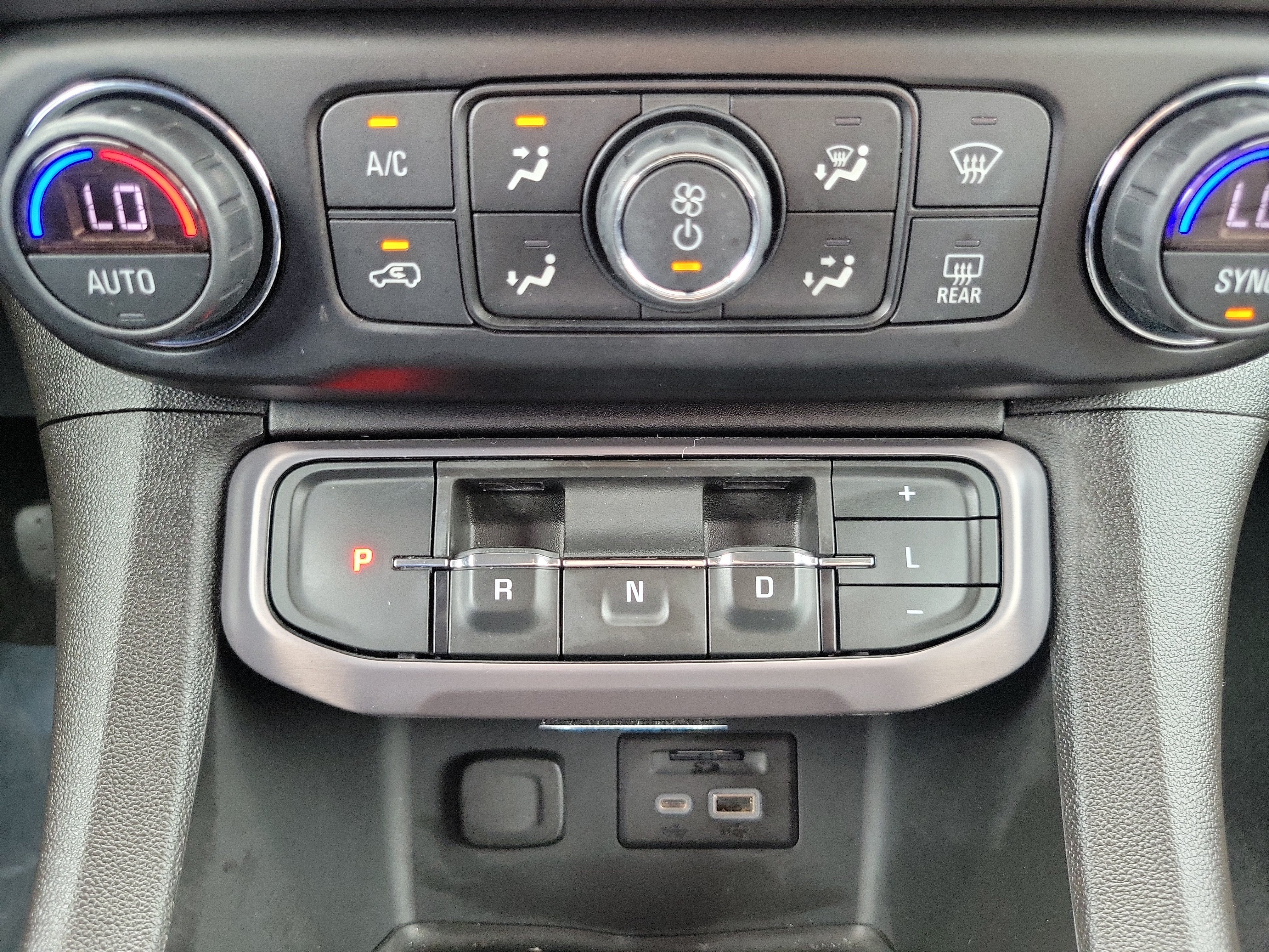Used 2021 GMC Acadia AT4 w/ Trailering Package AWD/4WD image 24