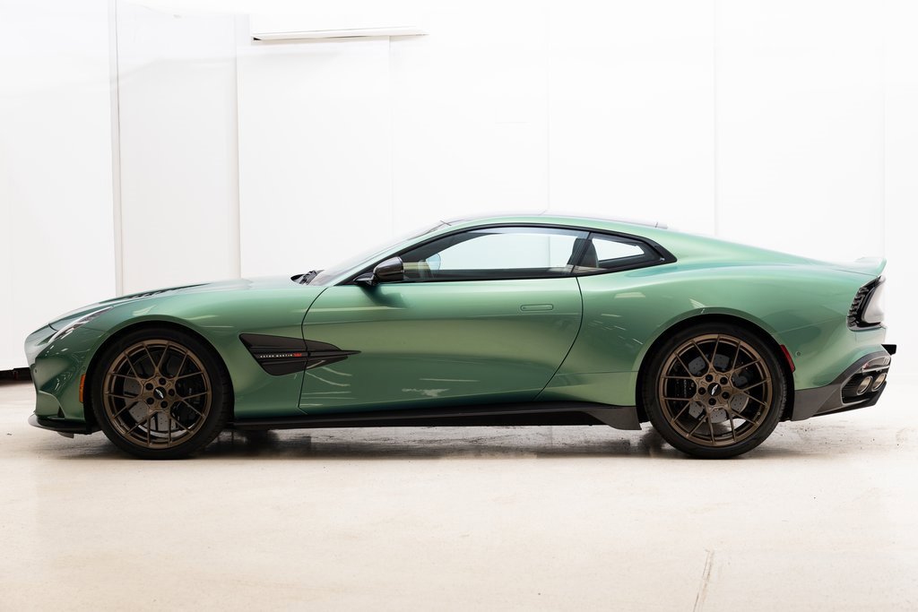 Used 2025 Aston Martin Vanquish image 3